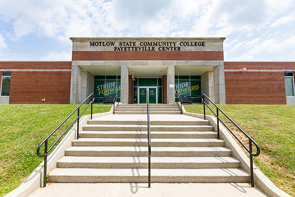 Photo fo the main Motlow Fayetteville Campus Building